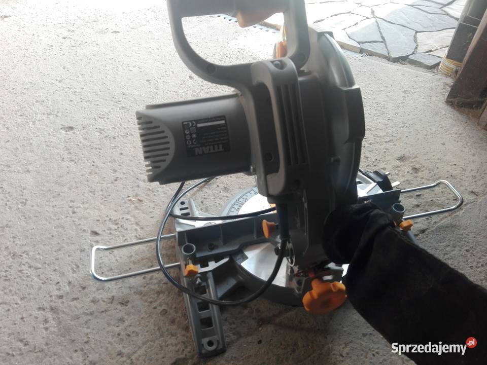 pila ukosnica TITAN Czarna