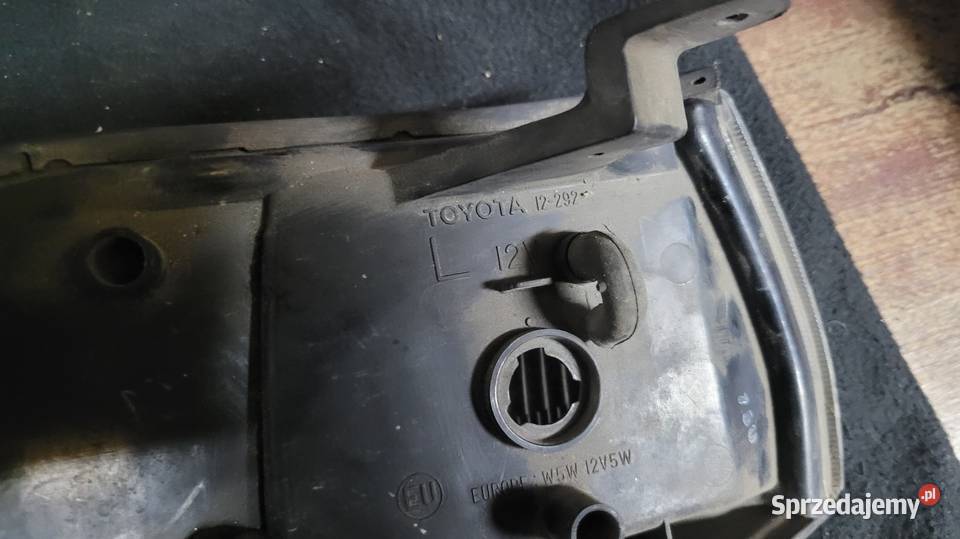 Lewa lampa pozycyjna Toyota Corolla E9 HBSD Tuszynek Majoracki sprzedam