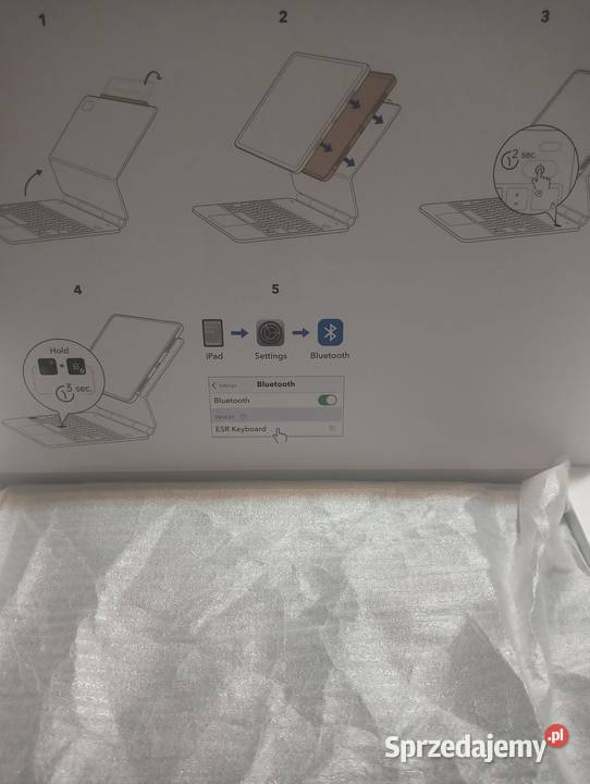 Magnetyczne etui z klawiaturą Oborniki