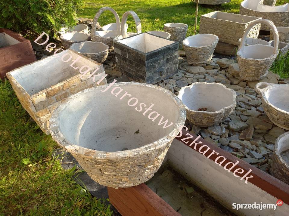 Donica dzwon średni z kamienia naturalnego Długołęka-Świerkla