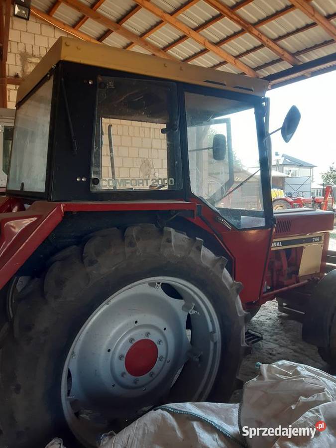 International 744 Ciągniki Boży Dar