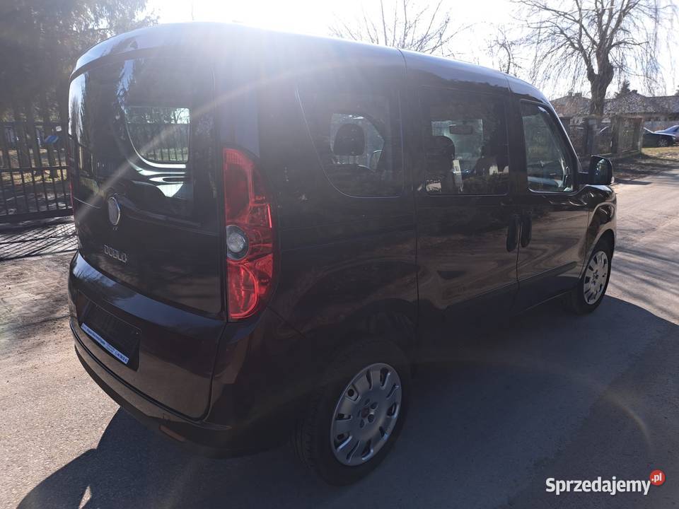 Śliczny Fiat Doblo 14 benzyna 90 2011r 5 osób Tomaszów Mazowiecki