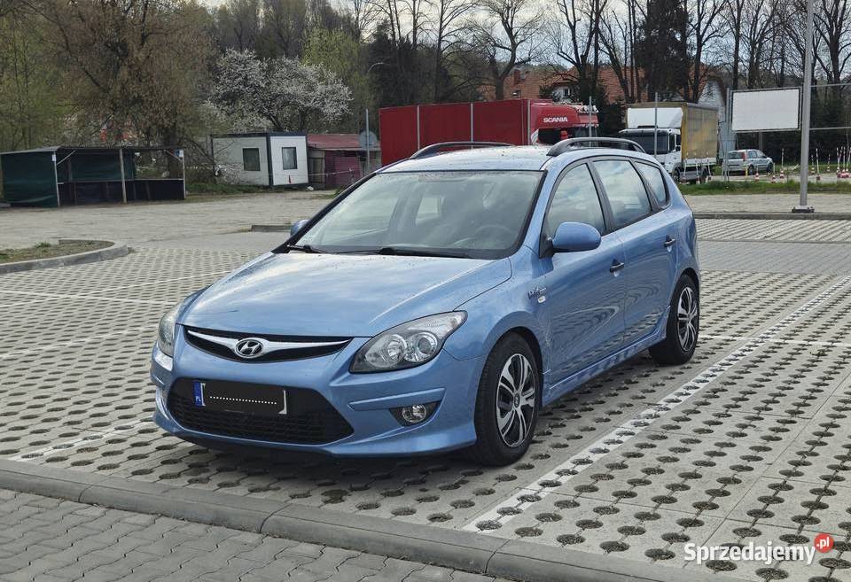HYUNDAI i30cw 16 CRDi BlueDrive Rok produkcji 2010 i30 Limanowa