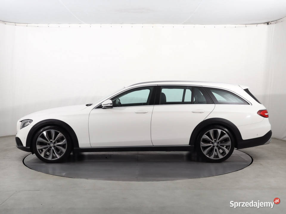 Mercedes E E 220 d 4MATIC regulowane zawieszenie