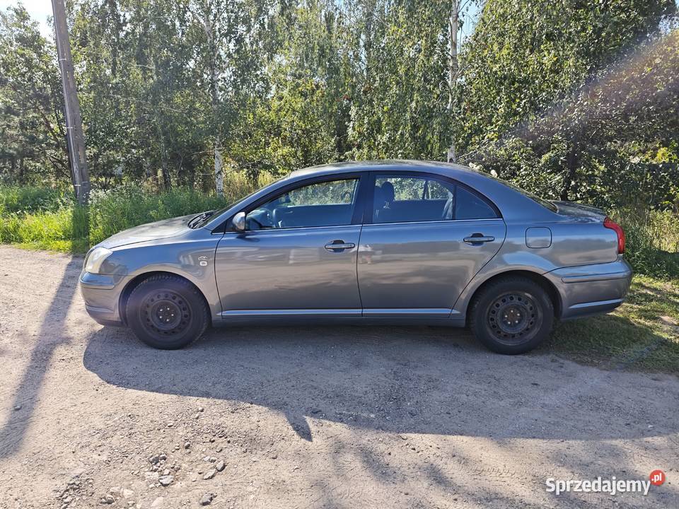 Toyota Avensis welurowa tapicerka