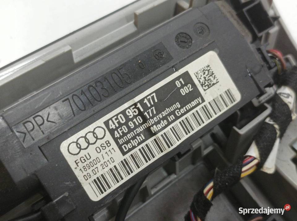 LAMPKA PODSUFITKI 4F0951177 4F0910177 osobowe