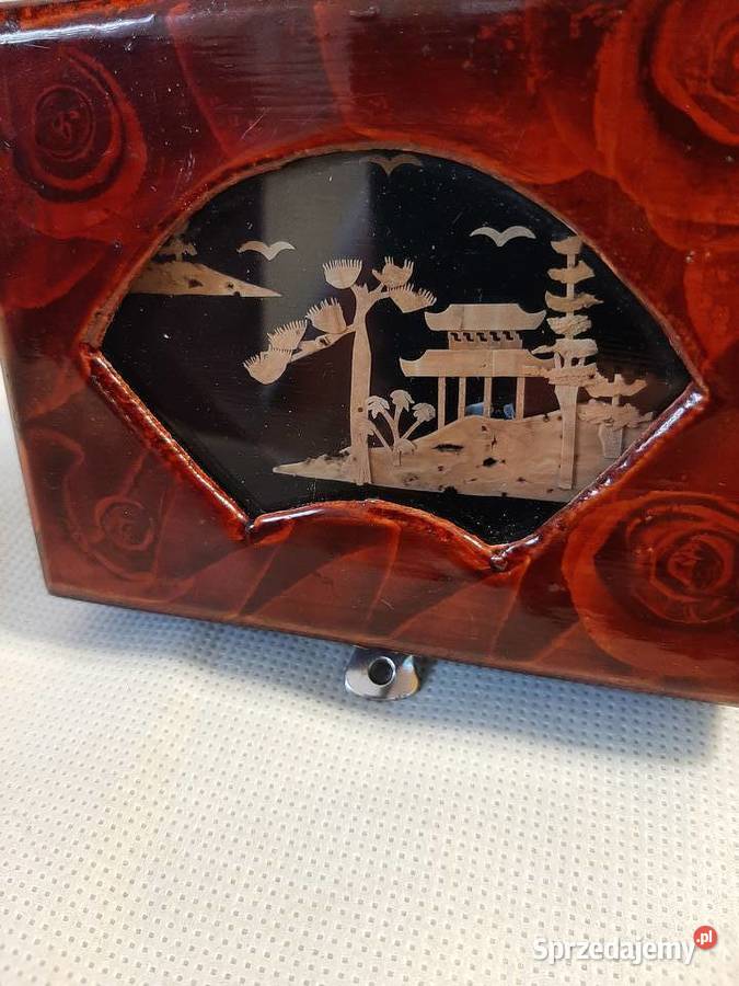 Japońska szkatułkapuzderko bogato zdobiona słomą Inowrocław