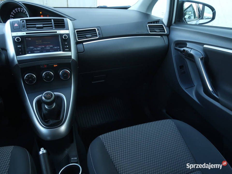 Toyota Verso 18 Valvematic srebrny Piaseczno