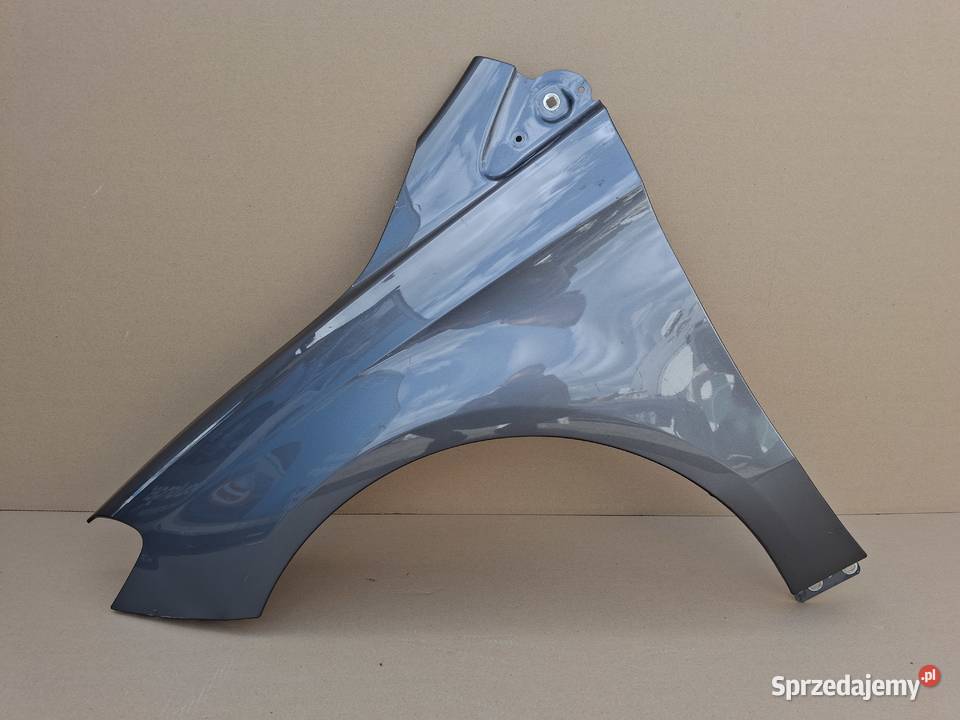 MERCEDES BKLASA W246 BŁOTNIK LEWY PRZÓD Bieleń