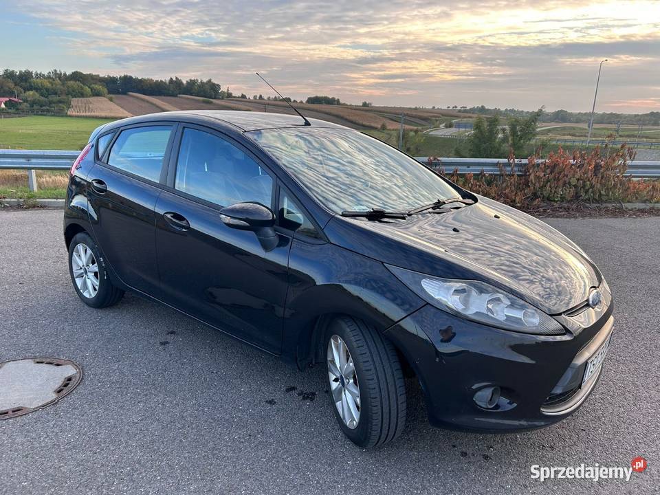Zadbany Ford Fiesta MK7 2009 125 l benzyna 82 nieuszkodzony świętokrzyskie Ćmielów
