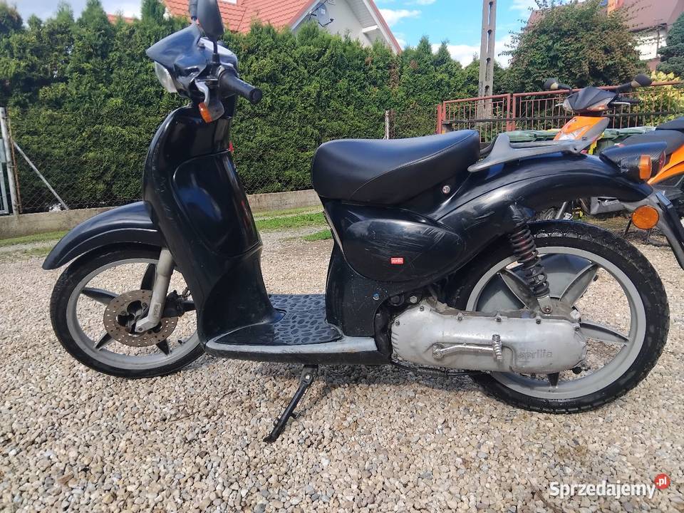 Aprilia Scarabeo 50 czarny Konina