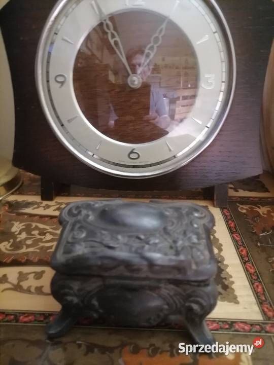 Stara szkatułka zdobiona ornamentami Antykwariat Kraków