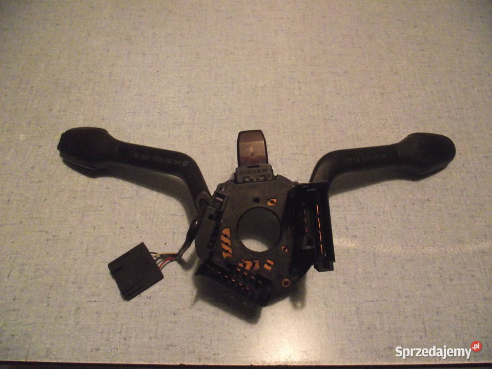 Przełącznik świateł i wycieraczek Vw Golf i Rok produkcji 1997 Wrocław