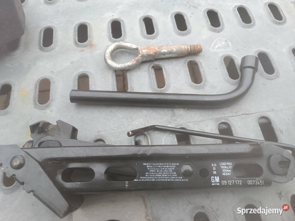 Opel Corsa D zestaw narzędzi lewarek podnośnik Rok produkcji 2009 Pozostałe Częstochowa