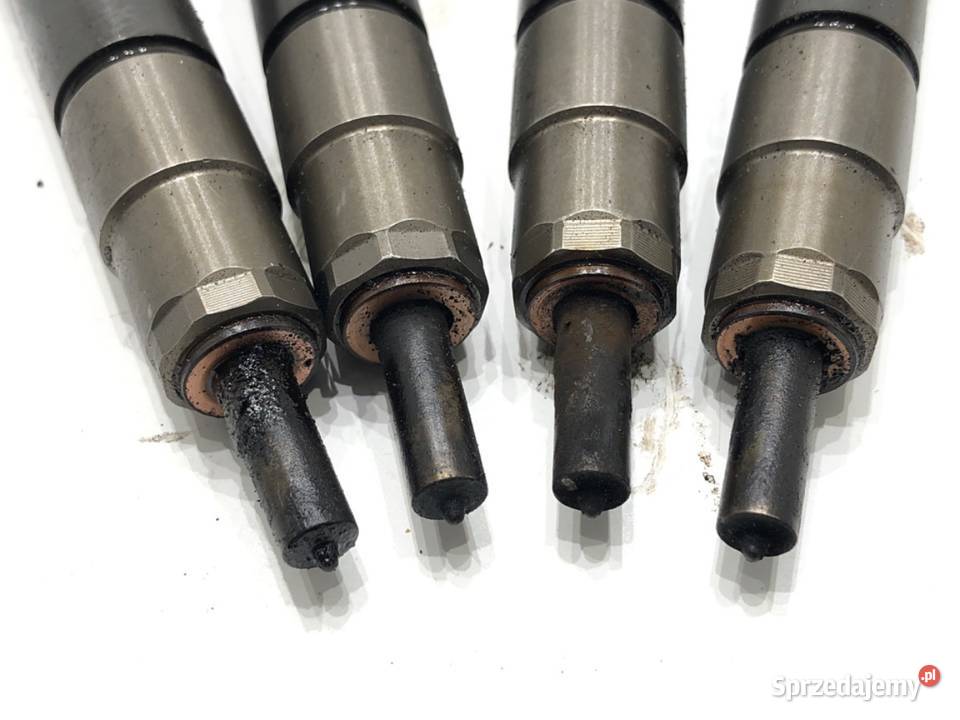 WTRYSKIWACZE KOMPLET VW PASSAT B7 0445110369 20