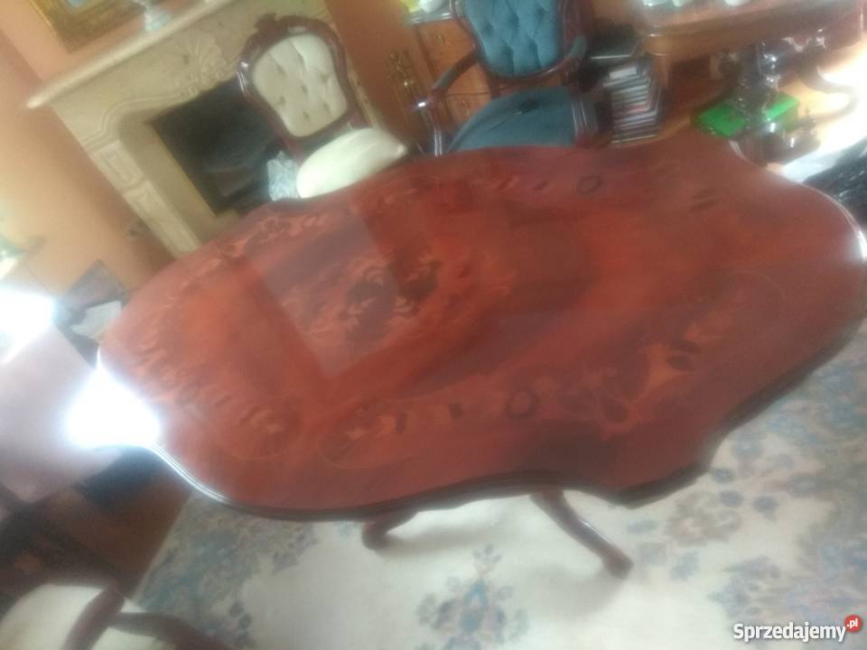 Stół z intarsją z 4 krzesłami i 2 fotelami