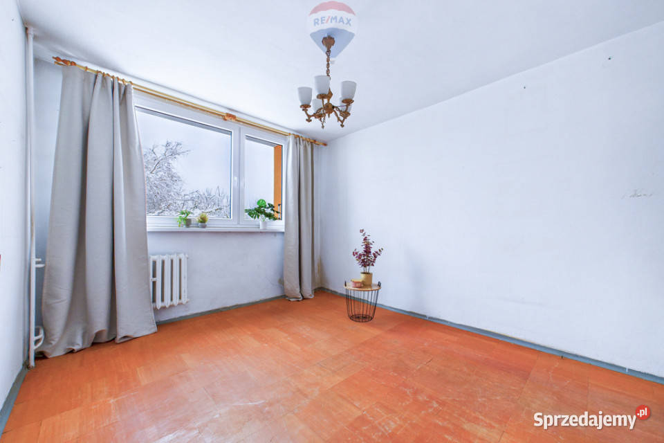 2 pokoje z balkonem w niskim bloku do remontu