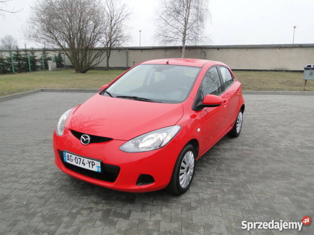 Piękna czerwona Mazda 2 122009 r