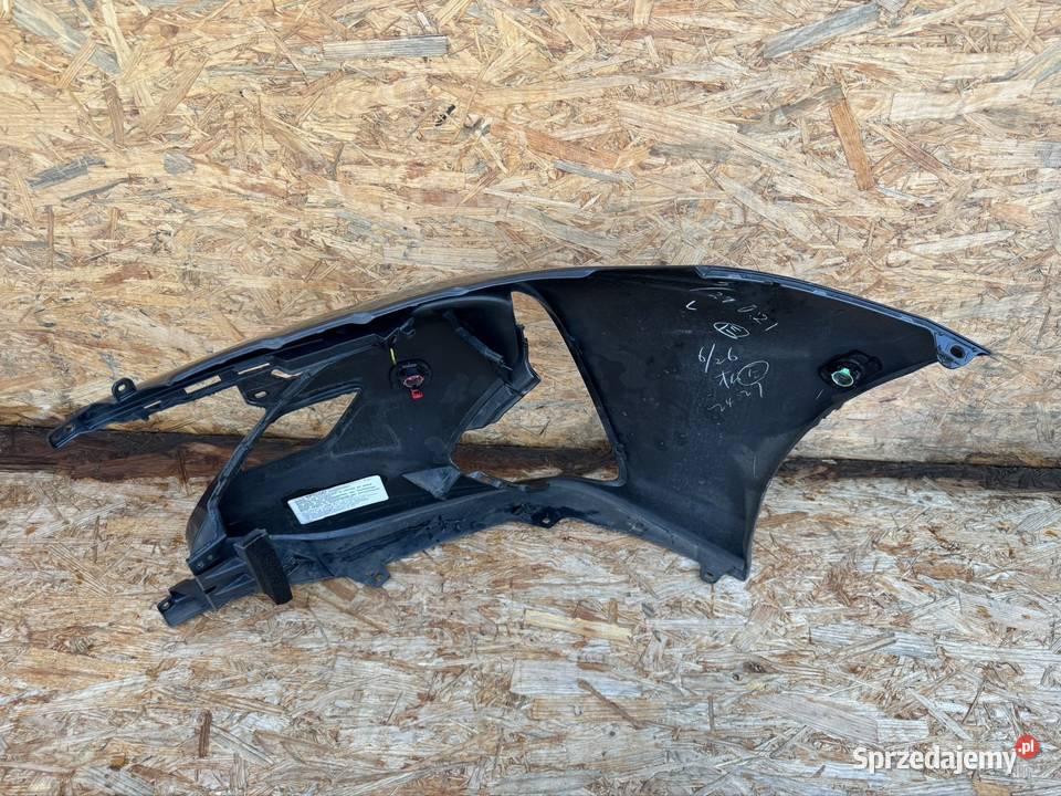 Narożnik zderzaka przód prawy rh Toyota prius Sieraków