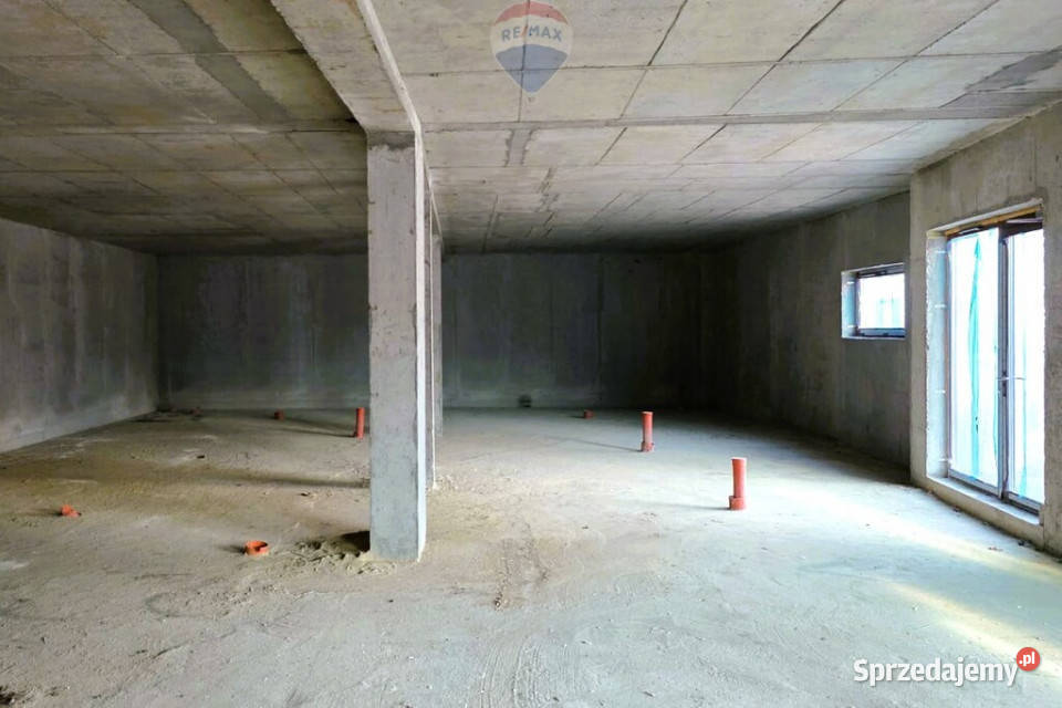 Budynek usługowy z pięcioma mieszkaniami Klebark Wielki