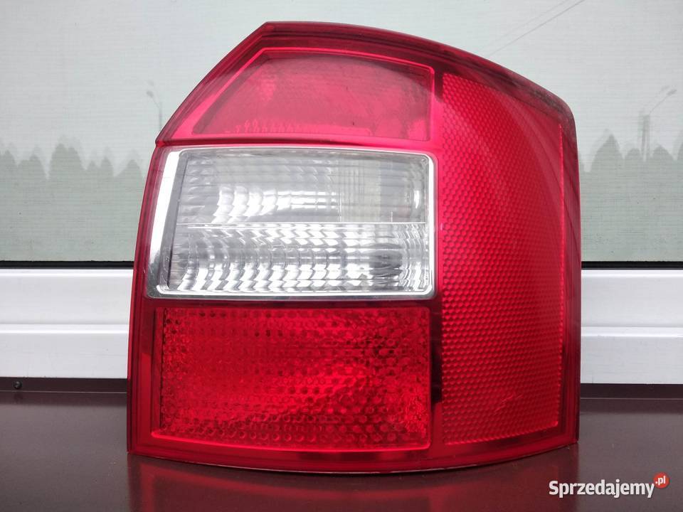 Audi A4 B6 Avant kombi lampa tył tylna prawa Sieradz