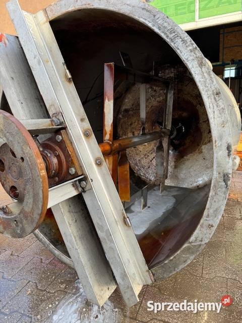 Zbiornik ze stali nierdzewnej 1100 l pionowy z Leszno