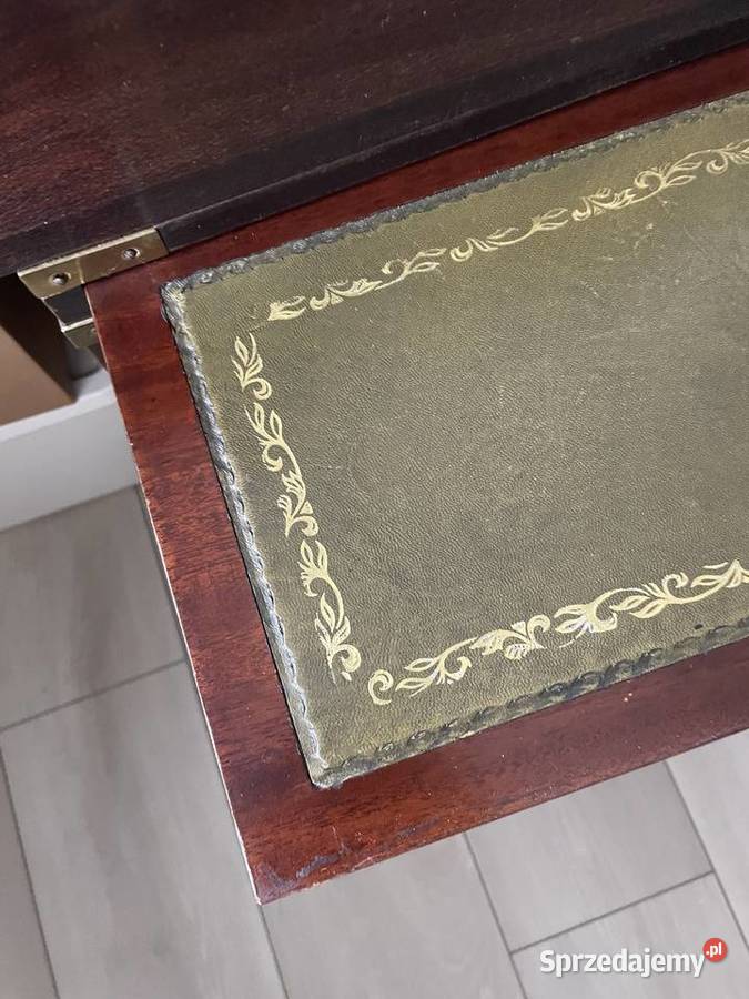 Klasyczne biurko gabinetowe z blatem wyścielonym