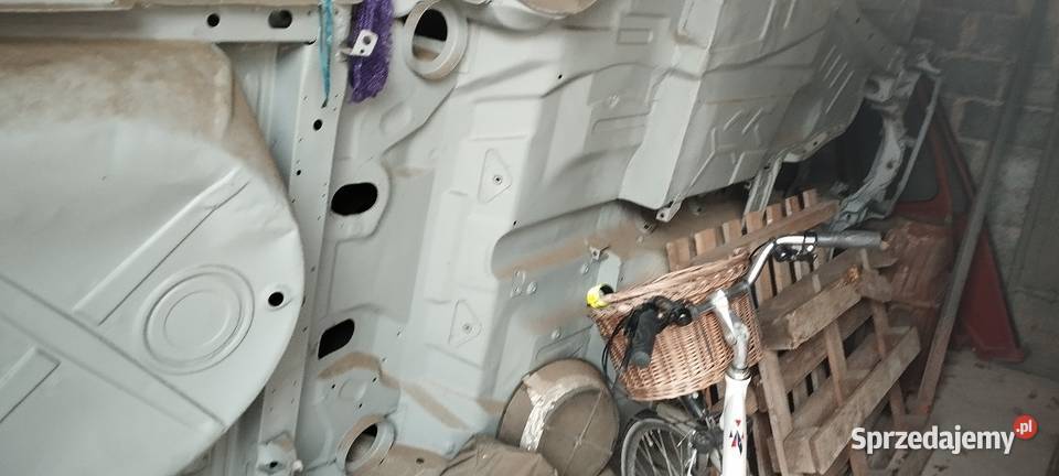 Karoseria z papierami Mercedes w 123 Błotniki Tarnów sprzedam