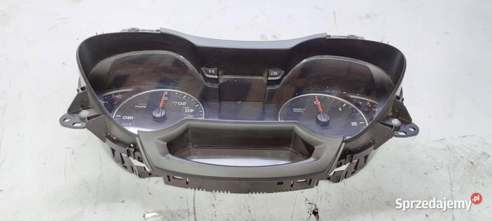 LICZNIK ZEGARY AUDI A4 B8 20 TDI 8K0920981D UK osobowe Przystajń