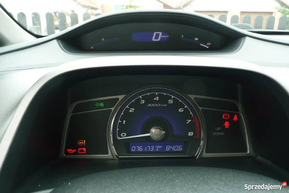 HONDA CIVIC VIII 2011 r 18 140 SEDAN nieuszkodzony