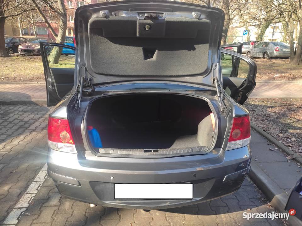 Opel Astra 2011 Polski Salon Rok produkcji 2011 Warszawa