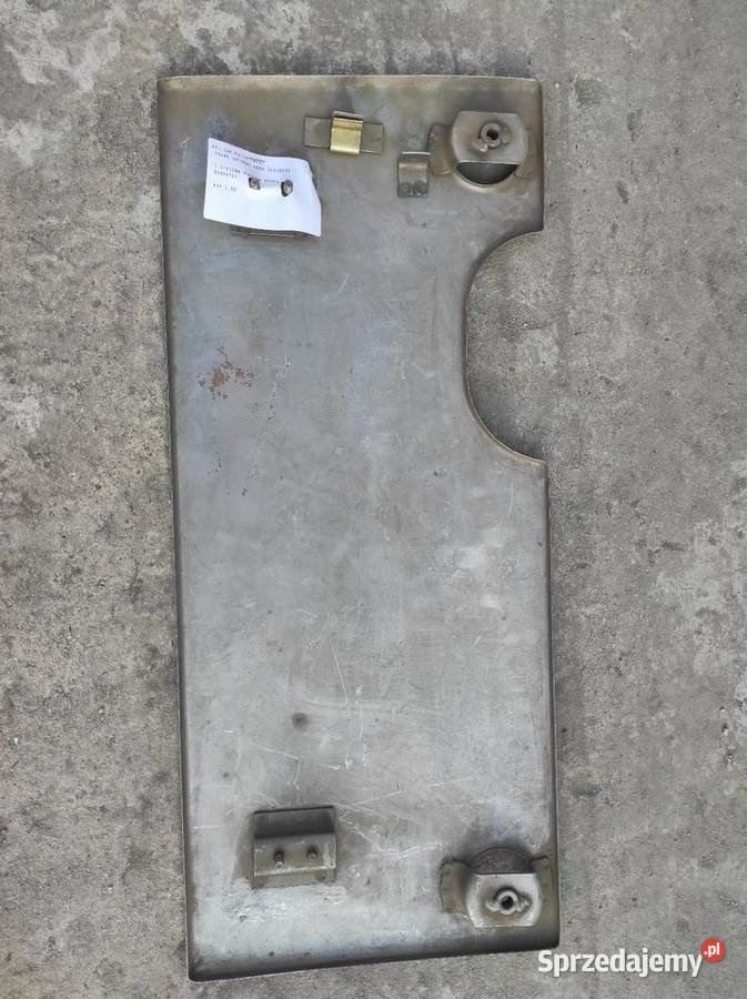 Pokrywa prawa lewa maski fińskiej Ursus 1224 Warszawa