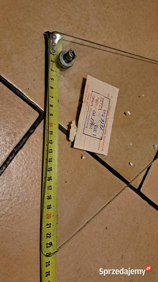 szyba trójkątna w drzwi Fiat 125p ST Leszno