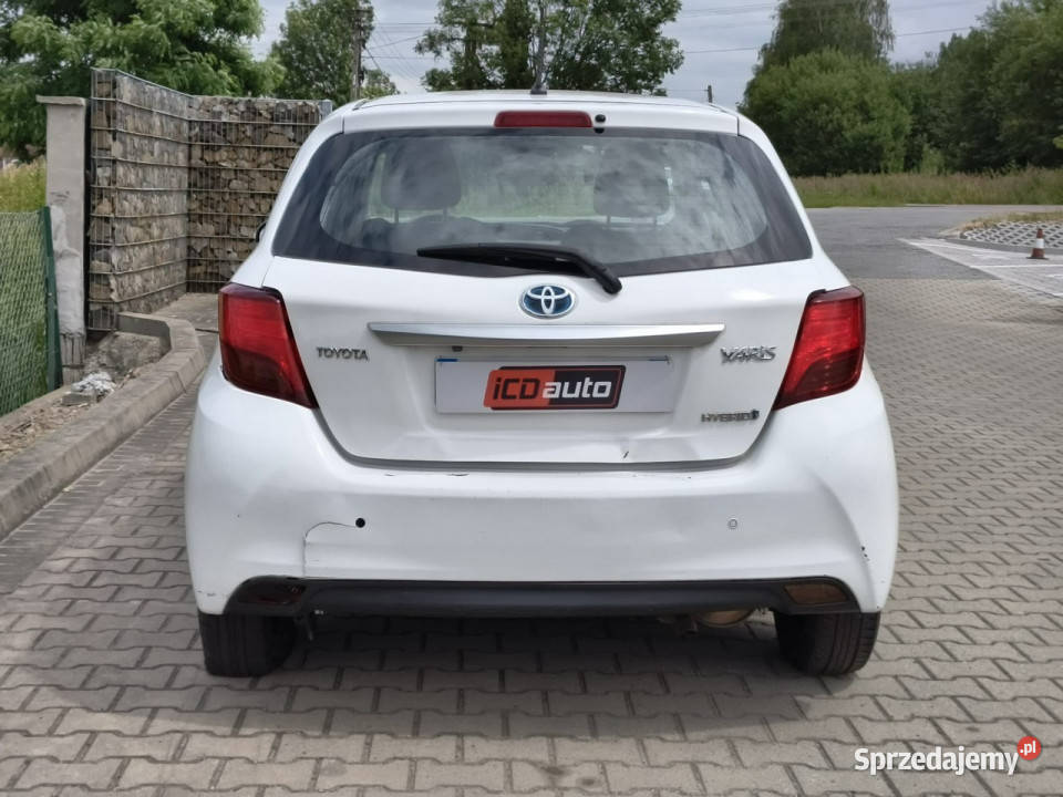 Toyota Yaris 15 benzynka hybryda automat biały Yaris