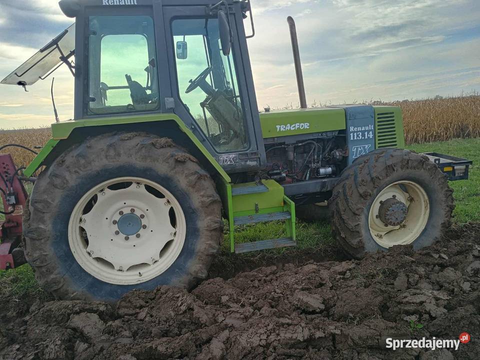 Ciągnik rolniczy Renault 11314 gospodarza Renault Bystre