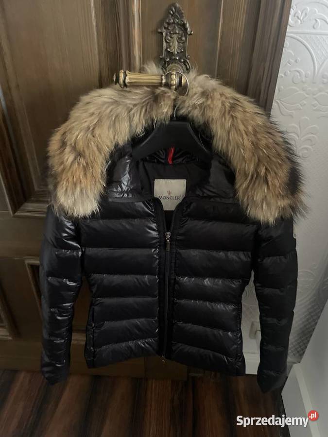 Kurtka Moncler z futerkiem Zimowa  Kurtki i płaszcze Grodków sprzedam