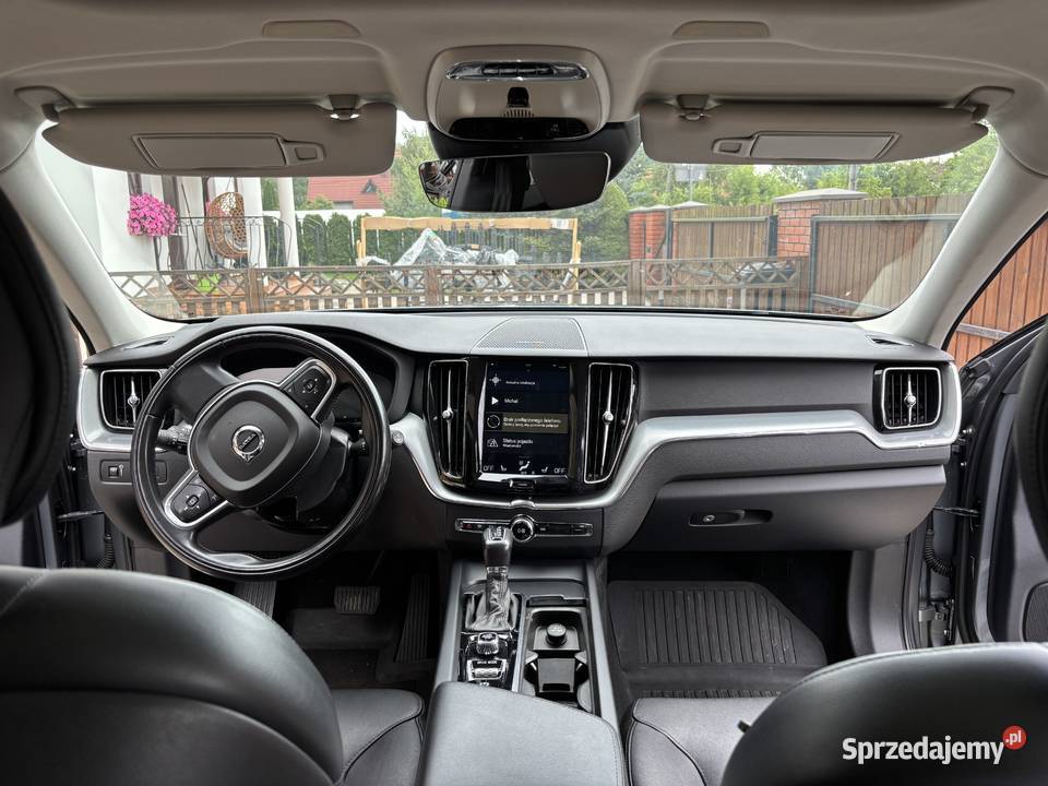 Volvo XC60 T5 Momentum AWD asystent pasa ruchu Kobyłka