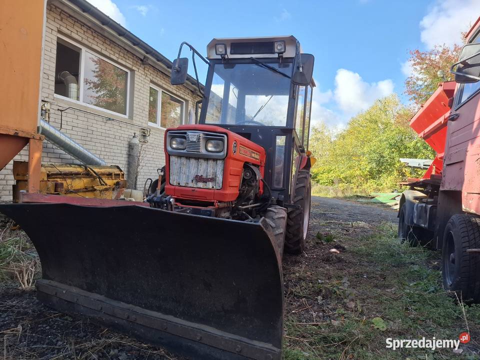 Ciągnik YANMAR YM1610 D z pługiem i piaskarką