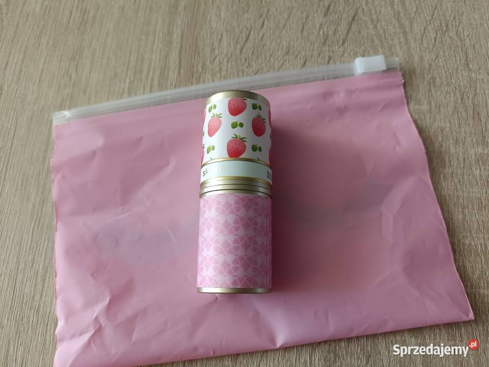 Perfum w sztyfcie o zapachu truskawki Perfumy i wody Kwidzyn