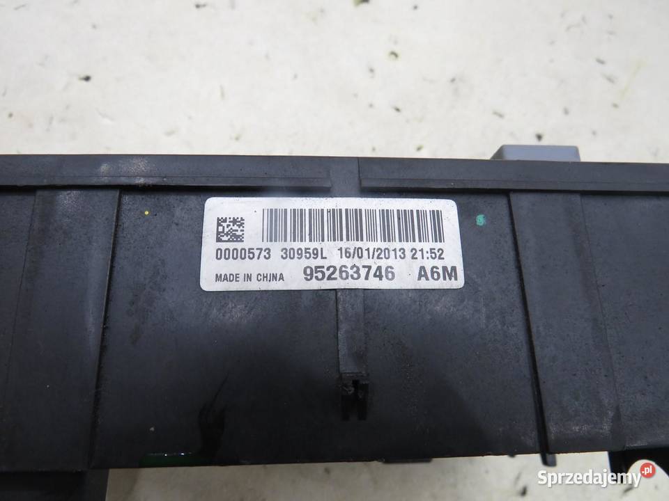 SKRZYNKA BEZPIECZNIK OPEL MOKKA 16 16V 95263746
