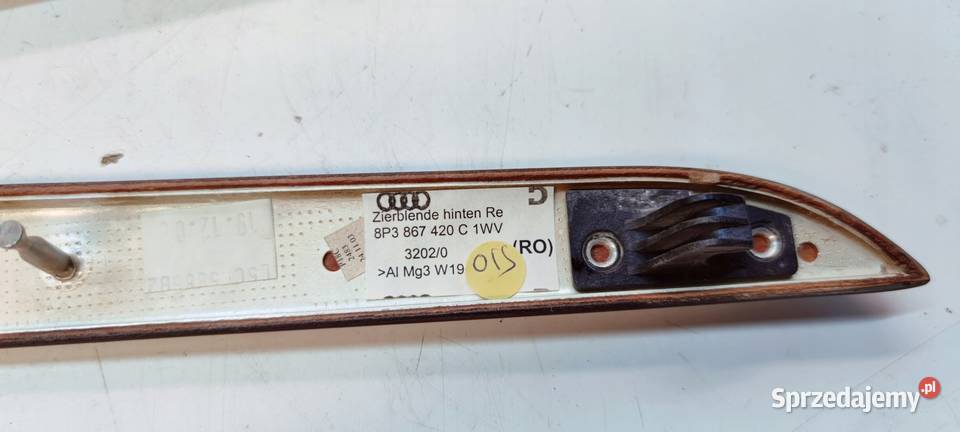 DEKOR DEKORY AUDI A3 8P3 8P3867409C 8P3867410C Osłony i zaślepki Przystajń