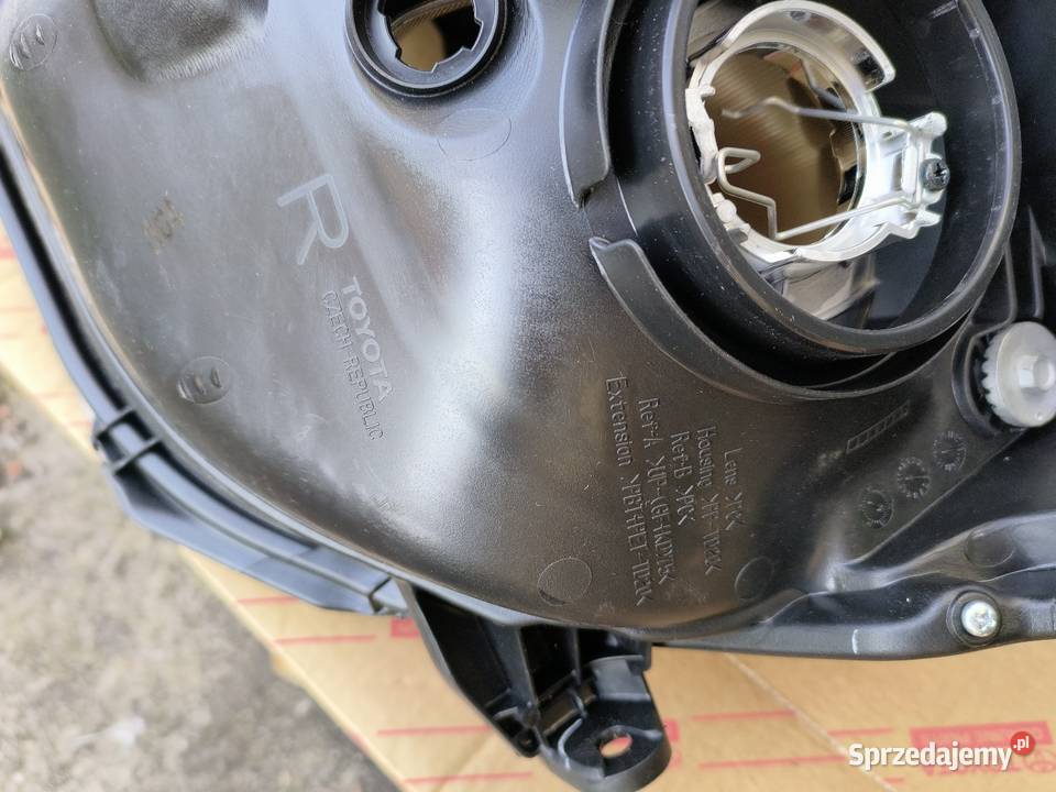 Reflektor prawy toyota Yaris 2010 Warszawa