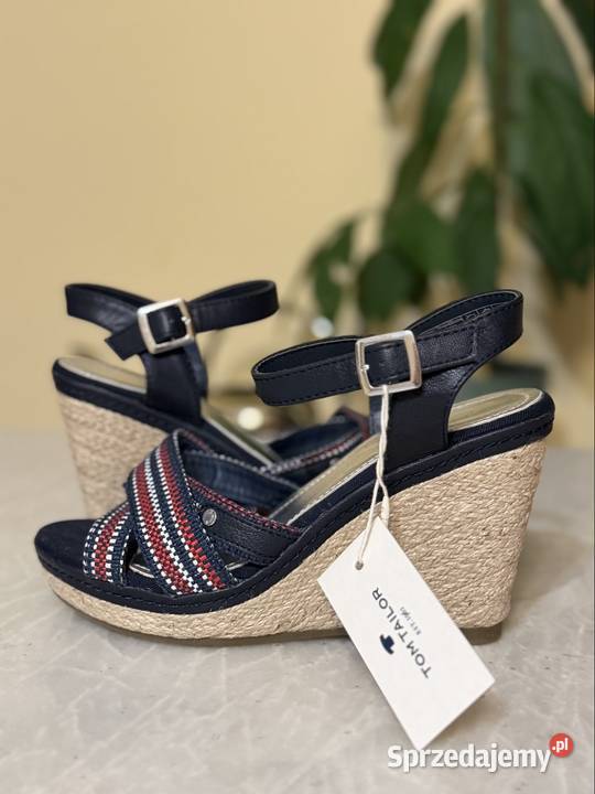 Nowe skórzane sandały na koturnie Tom Tailor