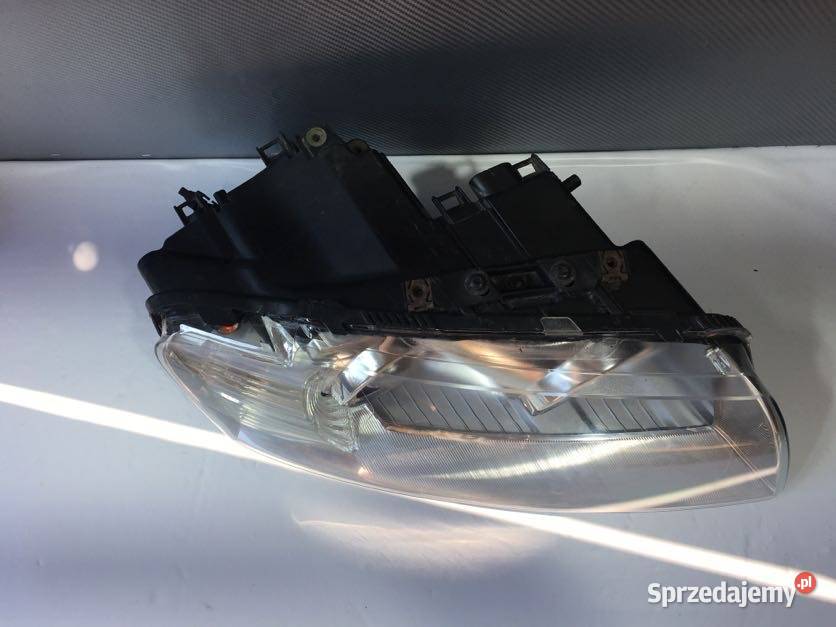 AUDI A8 PRAWA LAMPA BIXENON PRZÓD lampy przednie