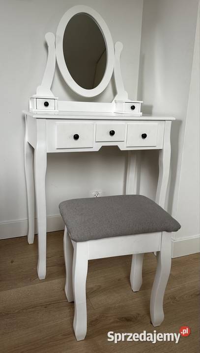 Toaletka z taborecikiem dziecka sprzedam