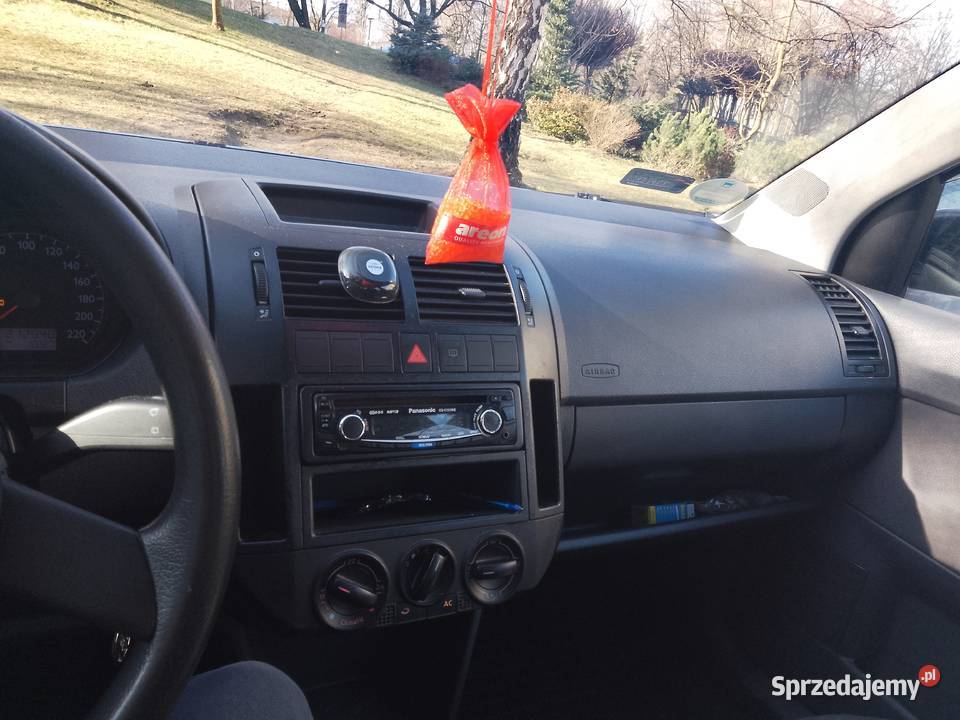 Sprzedam Volkswagen polo 12 12V 65 2003 posiada małopolskie Kraków sprzedam