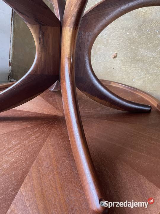 Stolik kawowy owalny wykonany z drewna 84x 120 h