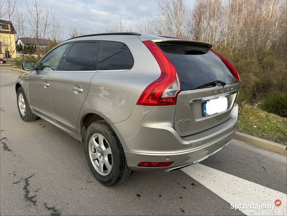 Volvo XC60 Momentum Diesel Automat 8biegowy ASO reflektory ksenonowe łódzkie sprzedam