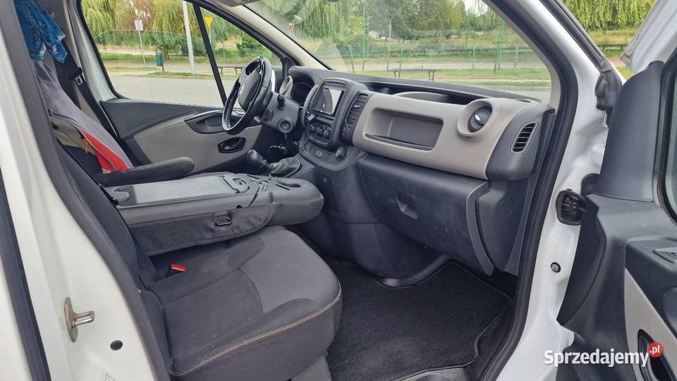 Trafic 3 klima drzwi z dwóch stron hak webasto Wągrowiec