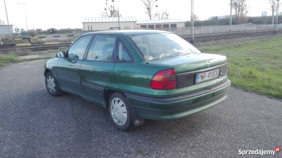 Opel Astra F cdx sedan 16 16V 100 Najbogatsza welurowa tapicerka Astra wielkopolskie Września